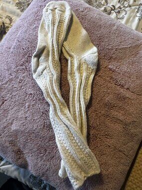 Woman's thick textured slouch lounge socks 9-11